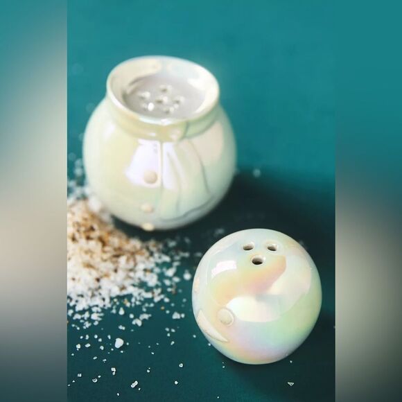 ❤️ Two-in-One Snowman Salt and Pepper Shaker - the most adorable set I’ve seen! - Picture 4 of 5